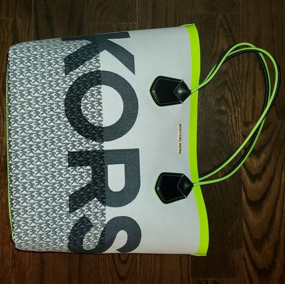 Michael Kors Carolina Tote Bag - Picture 3 of 3